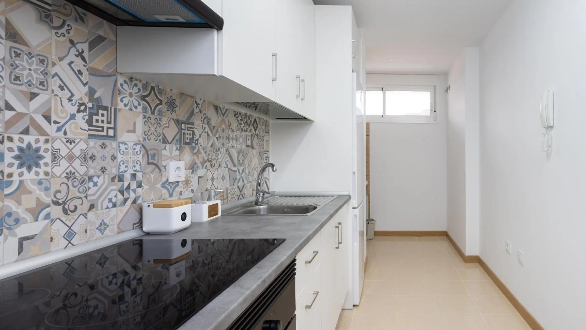 Home2Book Relaxing Poolside Escape, Arona Appartement