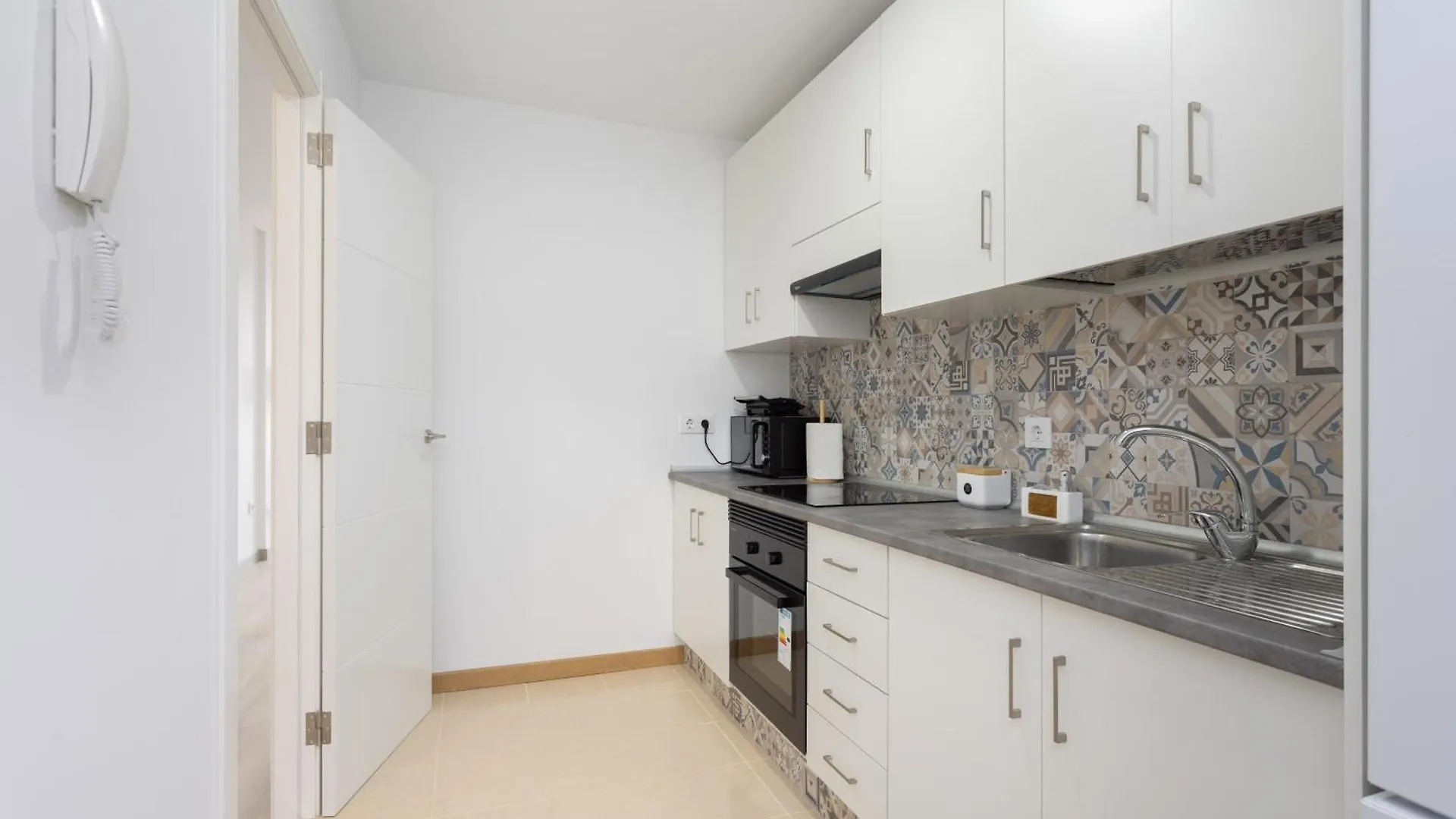 Appartement Home2Book Relaxing Poolside Escape, Arona