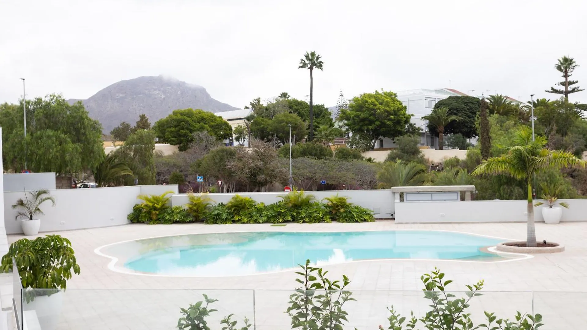 Appartement Home2Book Relaxing Poolside Escape, Arona